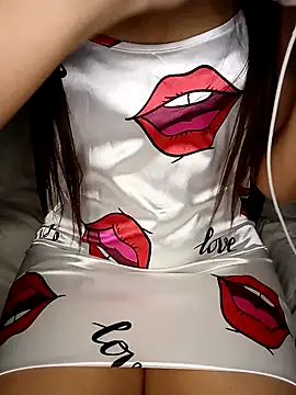 Snapshot of Patrona-fifi chatting on 12.21.24 Patrona-fifi online show from 12.21.24