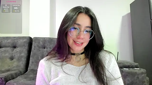 emmadiaz1 online show from 11.17.25