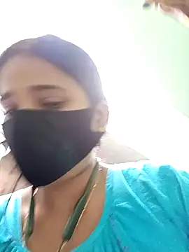 Snapshot of Sony-Model chatting on 11.29.25 Sony-Model online show from 11.29.25