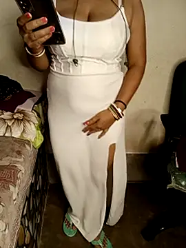 Snapshot of Sony-Model chatting on 11.30.25 Sony-Model online show from 11.30.25