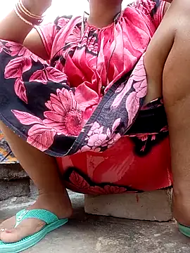 Snapshot of Sony-Model chatting on 12.19.25 Sony-Model online show from 12.19.25