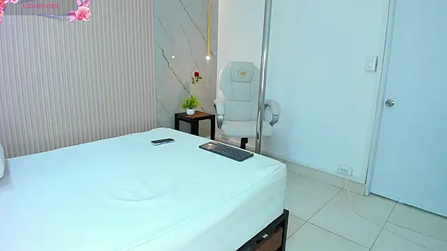 nathassa grant online show from 02.10.25