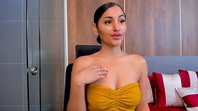 AishaPeyton online show from 12.26.24
