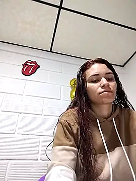 Snapshot of caroline0997 chatting on 02.13.25 caroline0997 online show from 02.13.25