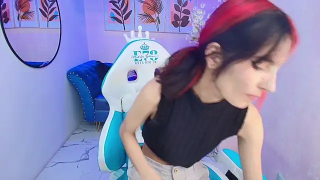 Dafne huges online show from 09.26.25