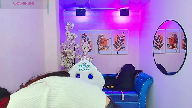 Dafne huges online show from 10.20.25