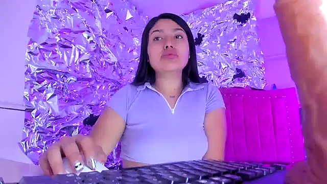 SarahStones online show from 11.24.25