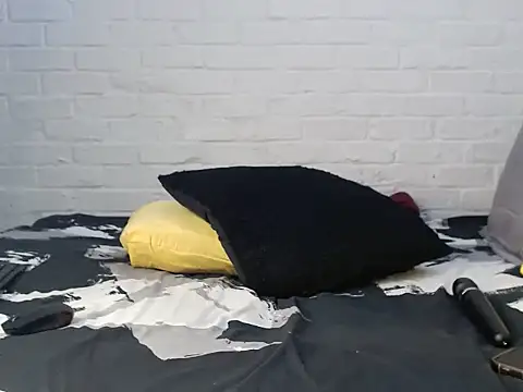 DrippinCaramelCutie online show from 11.22.25