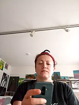 Snapshot of MariaAnaSunshine chatting on 09.18.25 MariaAnaSunshine online show from 09.18.25