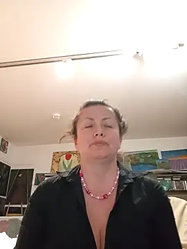 Snapshot of MariaAnaSunshine chatting on 09.26.25 MariaAnaSunshine online show from 09.26.25