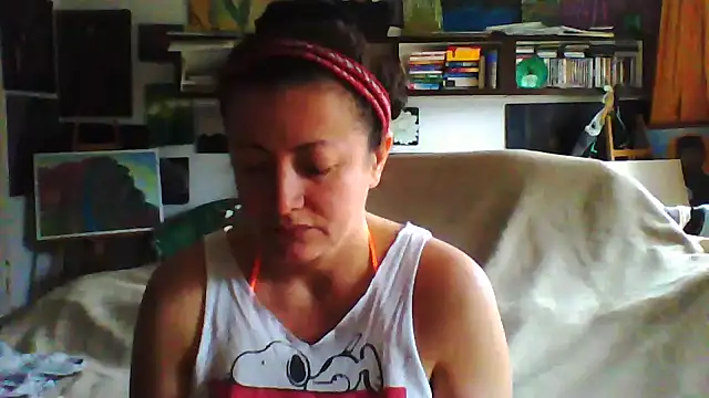 Snapshot of MariaAnaSunshine chatting on 10.15.25 MariaAnaSunshine online show from 10.15.25