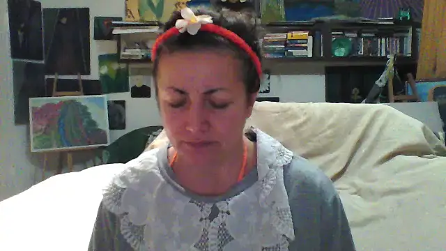 Snapshot of MariaAnaSunshine chatting on 10.15.25 MariaAnaSunshine online show from 10.15.25