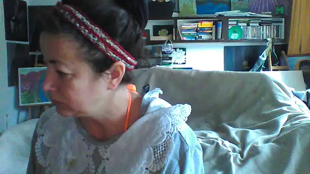 Snapshot of MariaAnaSunshine chatting on 10.16.25 MariaAnaSunshine online show from 10.16.25