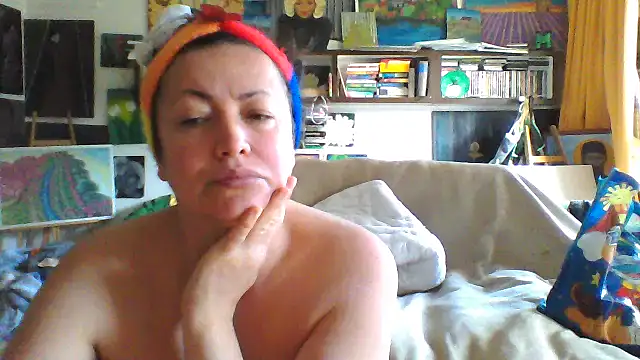 Snapshot of MariaAnaSunshine chatting on 10.20.25 MariaAnaSunshine online show from 10.20.25