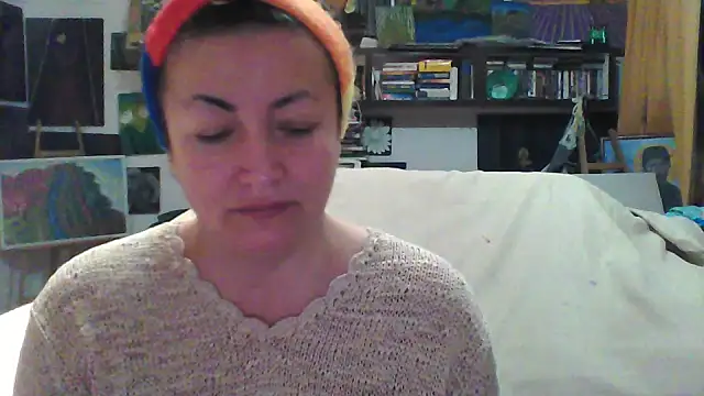 Snapshot of MariaAnaSunshine chatting on 10.23.25 MariaAnaSunshine online show from 10.23.25