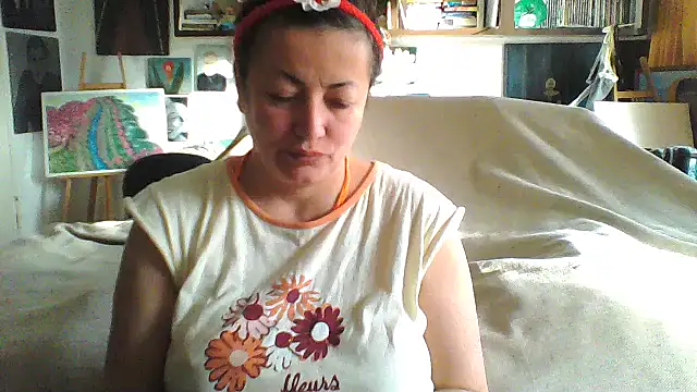 Snapshot of MariaAnaSunshine chatting on 10.28.25 MariaAnaSunshine online show from 10.28.25