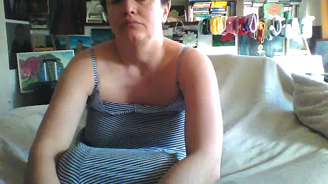 Snapshot of MariaAnaSunshine chatting on 11.13.25 MariaAnaSunshine online show from 11.13.25