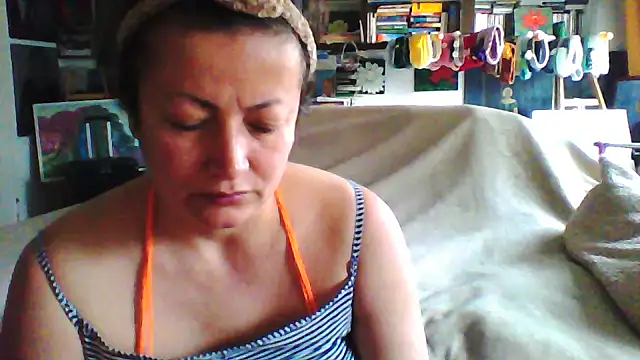 Snapshot of MariaAnaSunshine chatting on 11.14.25 MariaAnaSunshine online show from 11.14.25