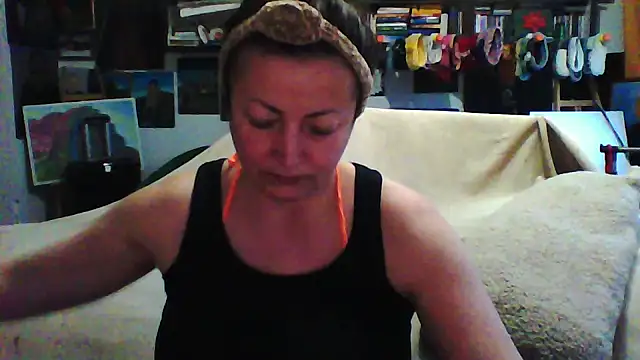 Snapshot of MariaAnaSunshine chatting on 11.15.25 MariaAnaSunshine online show from 11.15.25