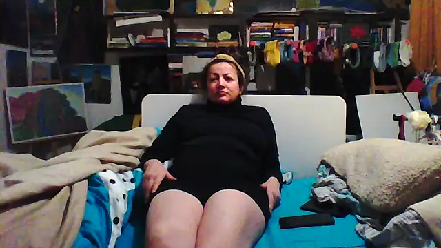 Snapshot of MariaAnaSunshine chatting on 11.23.25 MariaAnaSunshine online show from 11.23.25