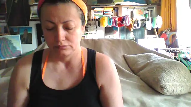 Snapshot of MariaAnaSunshine chatting on 11.25.25 MariaAnaSunshine online show from 11.25.25