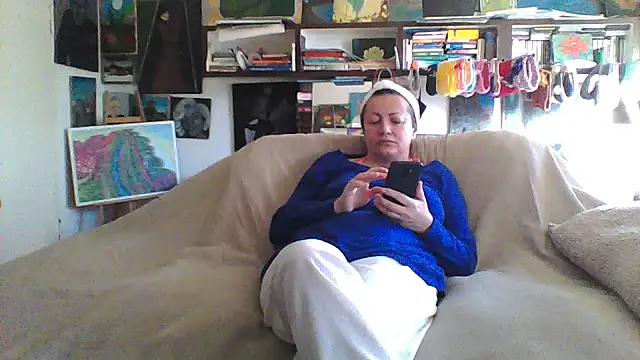 Snapshot of MariaAnaSunshine chatting on 11.27.25 MariaAnaSunshine online show from 11.27.25