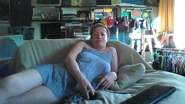 Snapshot of MariaAnaSunshine chatting on 12.15.25 MariaAnaSunshine online show from 12.15.25