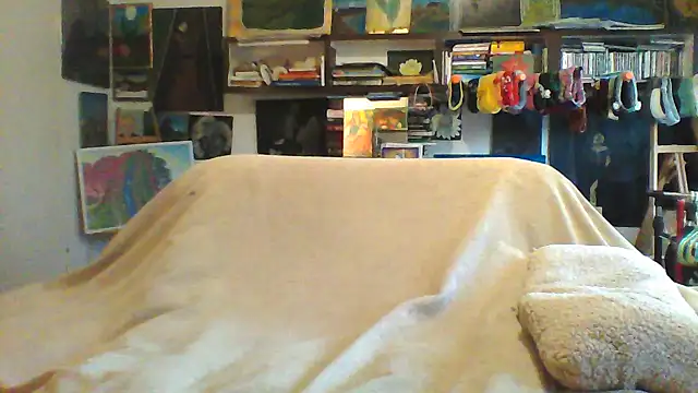 Snapshot of MariaAnaSunshine chatting on 12.17.25 MariaAnaSunshine online show from 12.17.25