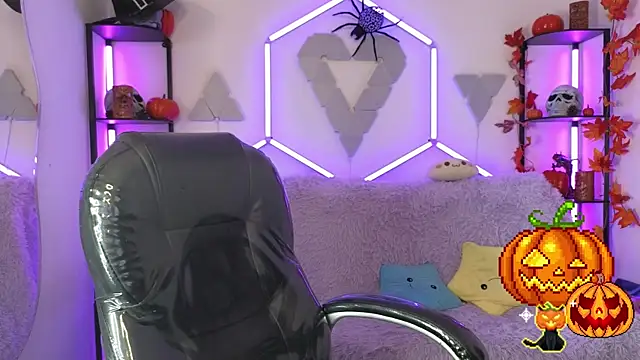 littlevixen18 online show from 10.30.25