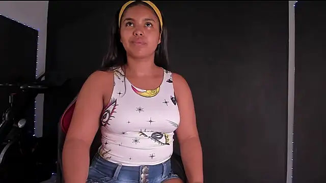 Snapshot of zoe_roux21 chatting on 01.08.25 zoe roux21 online show from 01.08.25