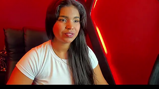 Snapshot of zoe_roux21 chatting on 01.25.25 zoe roux21 online show from 01.25.25