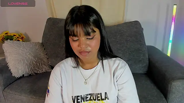 Snapshot of zoe_roux21 chatting on 02.06.25 zoe roux21 online show from 02.06.25