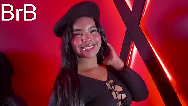 Snapshot of zoe_roux21 chatting on 10.04.25 zoe roux21 online show from 10.04.25