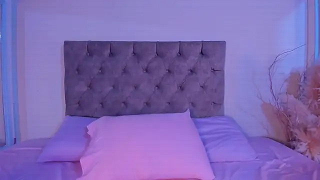 Snapshot of zoe_roux21 chatting on 10.15.25 zoe roux21 online show from 10.15.25