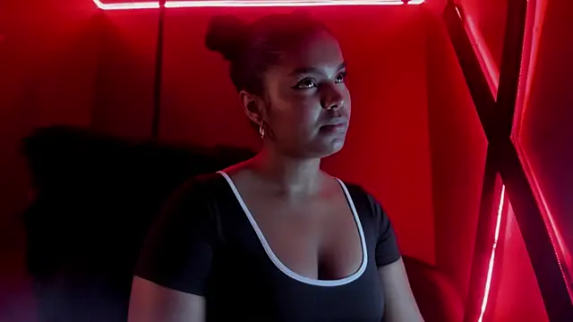 Snapshot of zoe_roux21 chatting on 10.17.25 zoe roux21 online show from 10.17.25