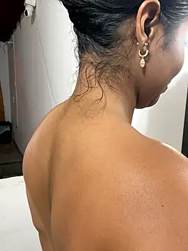 Snapshot of zoe_roux21 chatting on 11.01.25 zoe roux21 online show from 11.01.25