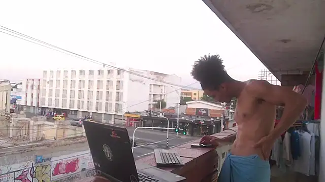 Snapshot of cougar_town chatting on 12.07.24 cougar town online show from 12.07.24