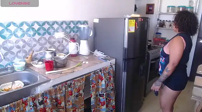 Snapshot of cougar_town chatting on 12.12.24 cougar town online show from 12.12.24