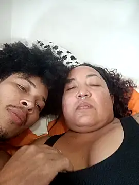 Snapshot of cougar_town chatting on 12.19.24 cougar town online show from 12.19.24