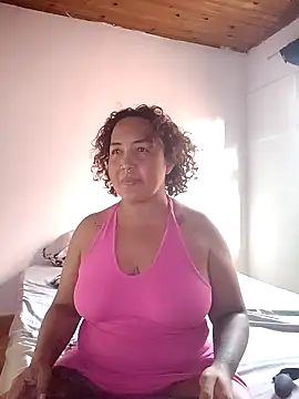 Snapshot of cougar_town chatting on 01.05.25 cougar town online show from 01.05.25