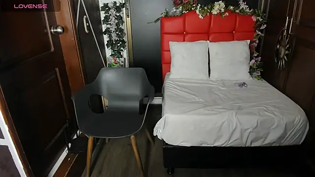 SexyNaf online show from 12.18.25