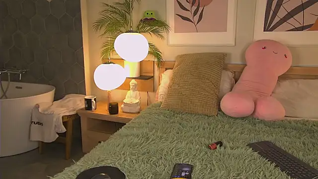 AshleyDouglas online show from 02.10.25