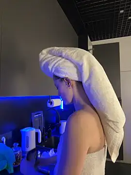 AshleyDouglas online show from 03.03.25