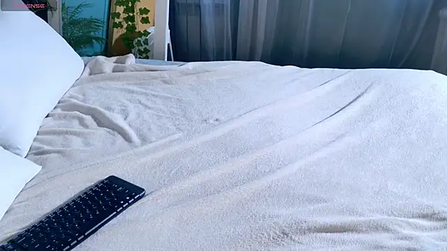 Snapshot of SunnyRisha chatting on 09.23.25 SunnyRisha online show from 09.23.25