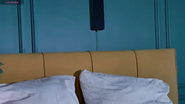 Snapshot of SunnyRisha chatting on 10.11.25 SunnyRisha online show from 10.11.25