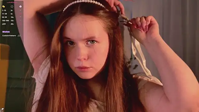 Snapshot of SunnyRisha chatting on 10.20.25 SunnyRisha online show from 10.20.25