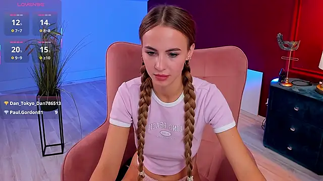 Snapshot of CherieDane chatting on 10.01.25 CherieDane online show from 10.01.25