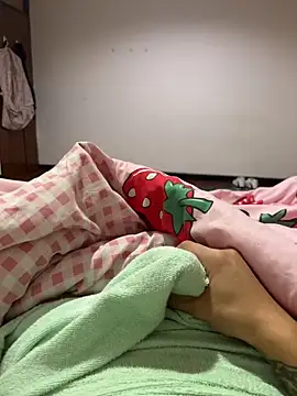 Snapshot of CM100412 chatting on 03.18.25 CM100412 online show from 03.18.25