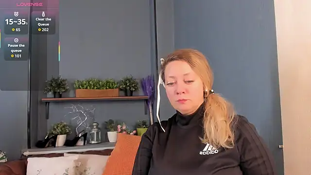 JesiaFoxi online show from 12.18.25