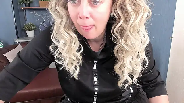 JesiaFoxi online show from 03.24.26